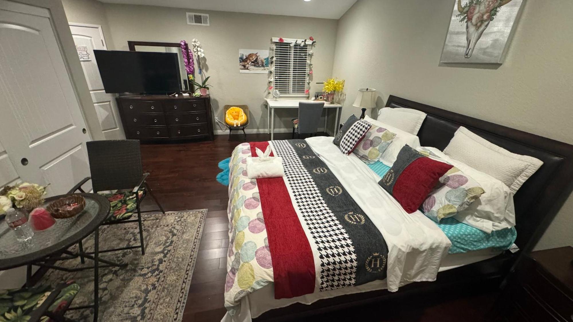 King Bed Big Room Chino Hills Eksteriør bilde